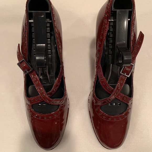 Burgundy patent leather heels. Great details - Picture 3 of 12